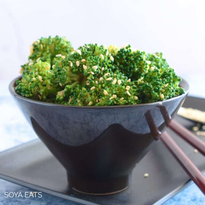 Japanese broccoli gomaae in a black bowl.